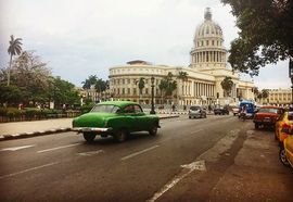 Grünes Auto in Havanna, Cuba