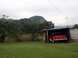 Autogarage in Havanna, Cuba