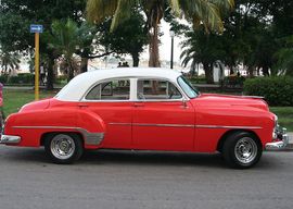 Rotes Auto in Havanna, Cuba